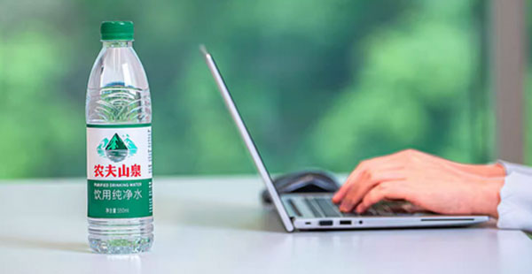 農(nóng)夫山泉綠瓶水布局品牌戰(zhàn)略，低價(jià)搶占市場(chǎng)高地